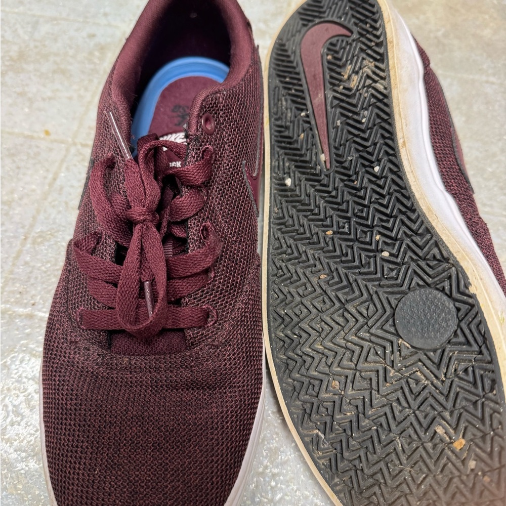Nike  Maroon Mesh Low-Top Sneakers